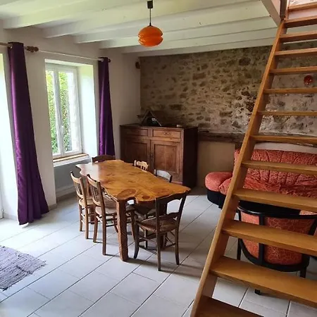 Bienvenue Aux Lavandieres. * Montrollet