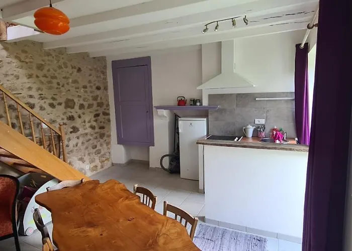 בית נופש Bienvenue Aux Lavandieres. Montrollet