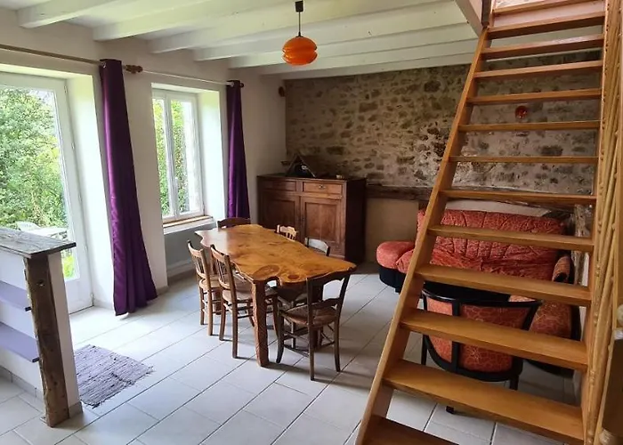 Bienvenue Aux Lavandieres. * Montrollet